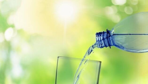 ¿Qué sabemos de las aguas minerales? Botella de agua