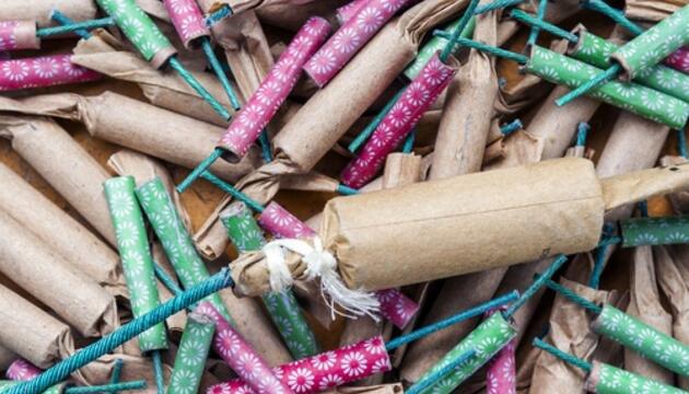 Hinchables y petardos en fiestas infantiles bengalas
